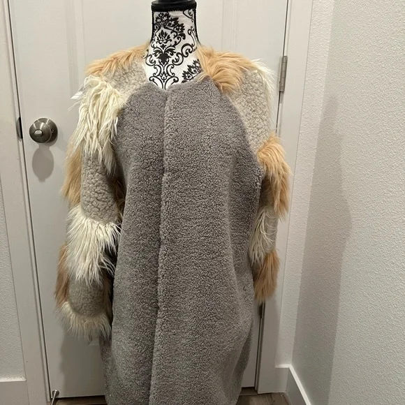 Cozy Faux Fur and Sherpa Jacket - Picture 7 of 8